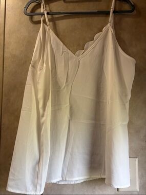 SHEIN Cream Scallop Trim Cami